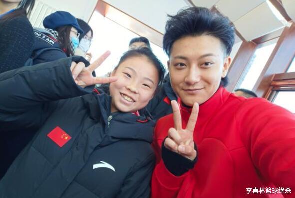 管晨辰|梦幻联动！杨倩王一博互相鞠躬，大合影烈焰红唇，管晨辰当摄影师