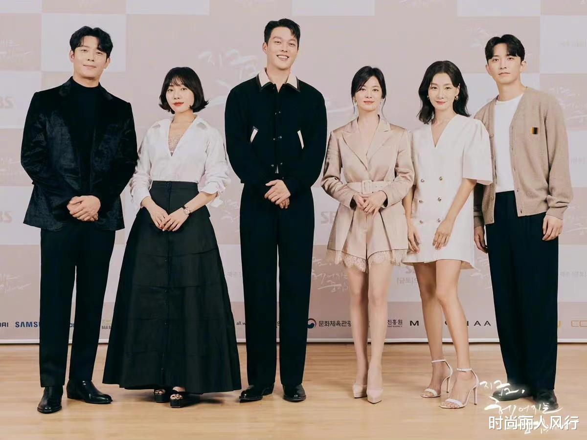 时尚丽人风行 这才是“人间衣架子”！宋慧乔穿西装高调亮相，却和187男主不般配