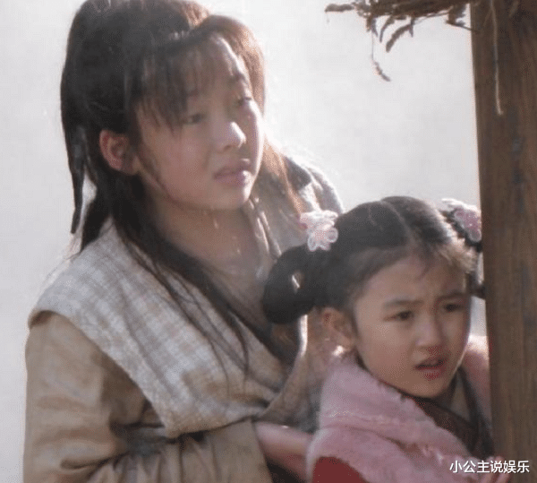 陆子艺|她6岁与成龙一起上春晚，14岁因演《花千骨》被吐槽，如今怎么样