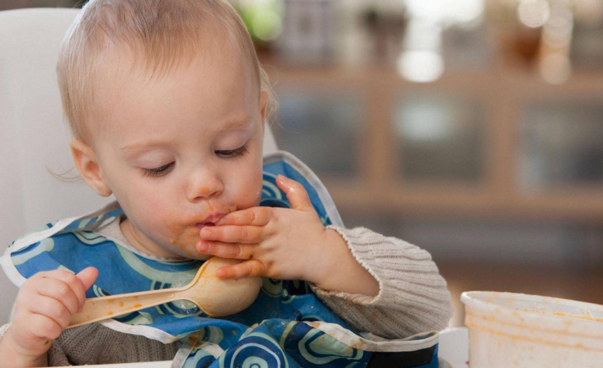 蔷薇妈妈育儿记|老一辈代代相传的“养护误区”:这6条都是育儿谣言,别再轻信了