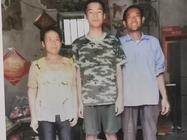 入伍送别成永别!徐鹏龙二叔:他自小虽然话不多,但是太懂事了