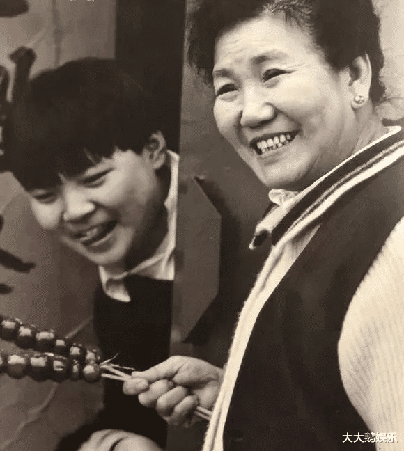 赵丽蓉|71岁的赵丽蓉，穿好寿衣后含泪乞求安乐死，遗言让人心疼