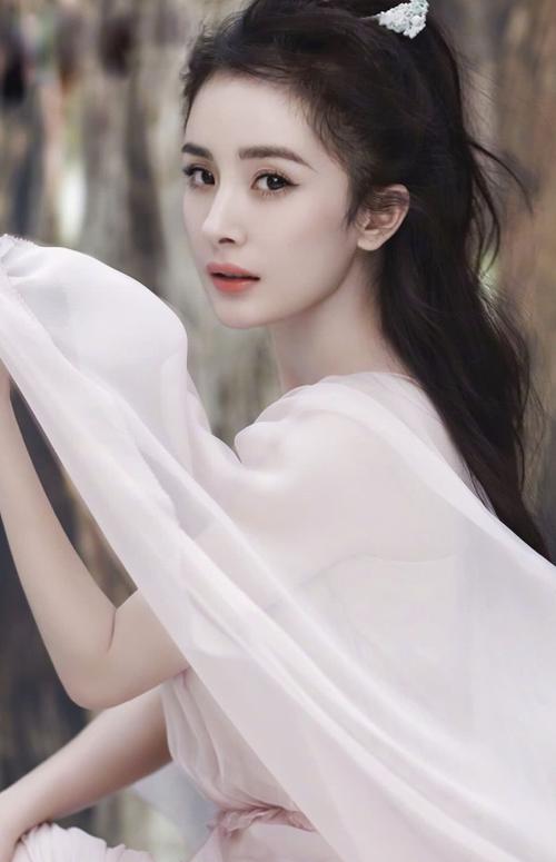 Ala的陪伴|杨幂的颜值，气质，穿搭，样样都拿捏的死死的，爱了爱了