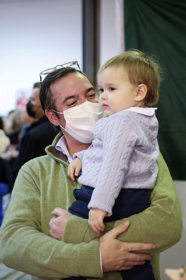 张雨绮|卢森堡小王子呆萌营业！撒娇卖萌举高高，我就是集市上最靓的崽儿