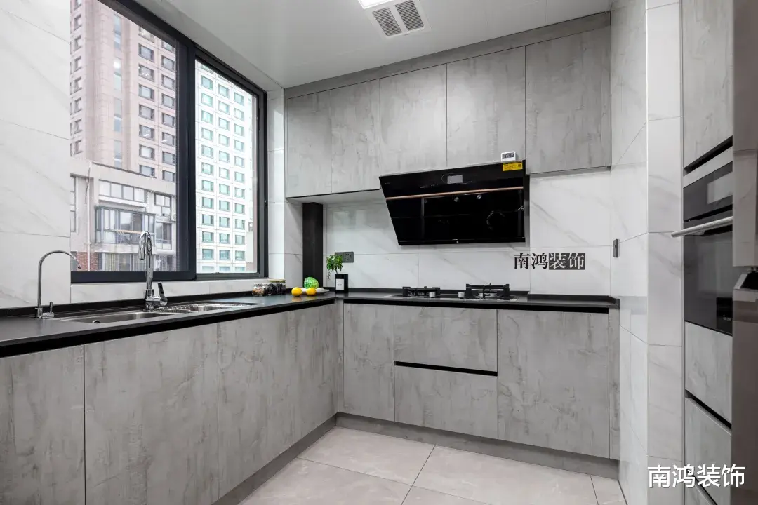 百搭厨房配色方案，你还只会“黑白配”吗？