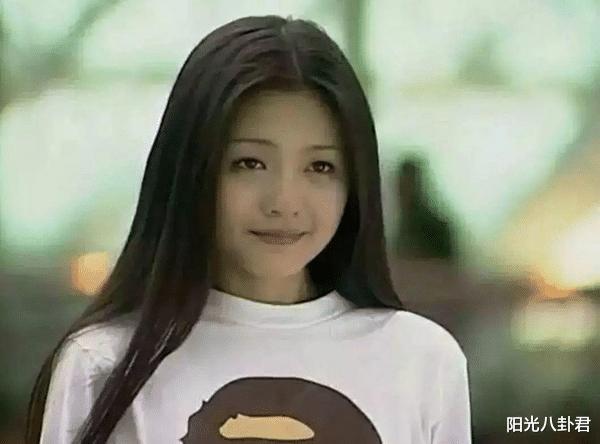 洪欣|跟内地小鲜肉姐弟恋的港台女星，婚后都有难言之隐，一对已离婚