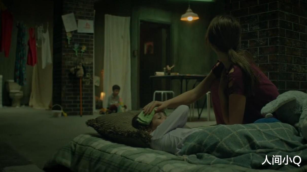 人间小Q|《地牢女孩》被关20年的女儿，为父生三子：畸形亲情，扭曲的人性