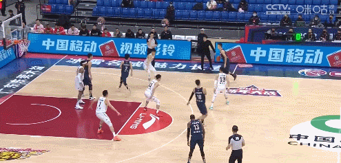 广东男篮|疯了！隔扣易建联！115分干翻广东宏远！这一扣绝对NBA级别