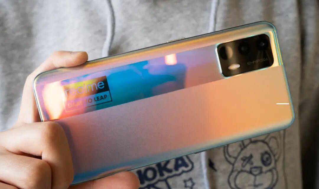 英伟达|友商再次爆发,天玑1200+256GB仅1579元,还有65W闪充和三星屏