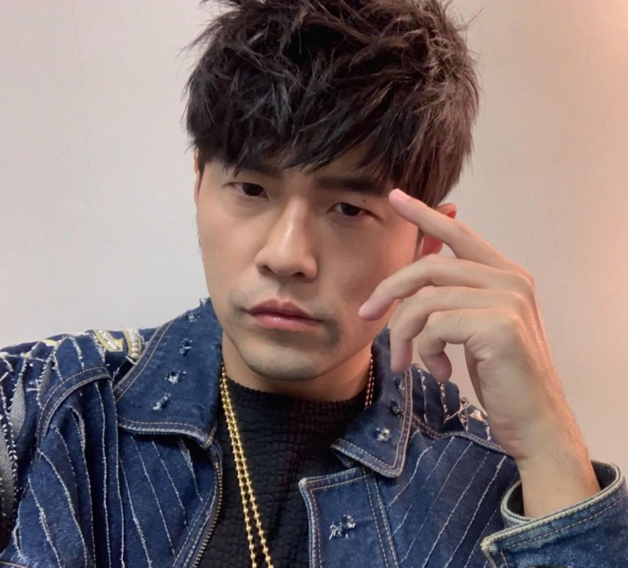 周杰伦|王力宏深夜认错，周杰伦罕见发文引发网友共鸣：到底让不让人睡？