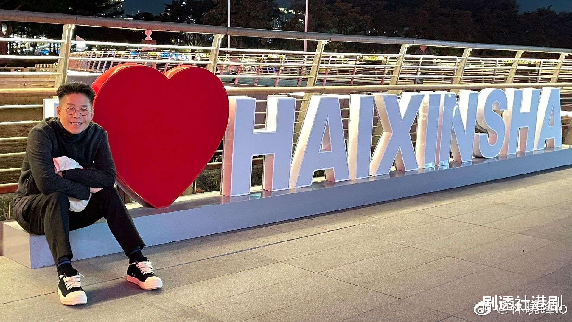 林晓峰|51岁林晓峰独自过圣诞节，两个儿子与前妻团聚，大儿子星味足