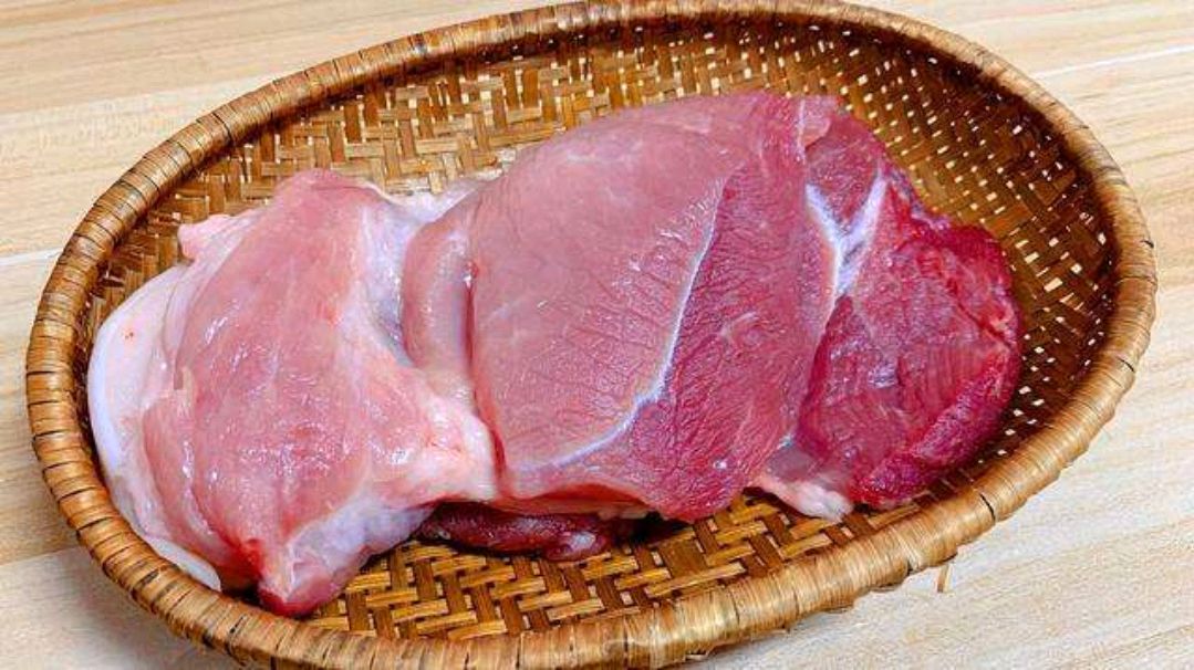 尿酸|给尿酸高的人提个醒:尽量少吃2种肉,1种肉可适量吃,早做了解