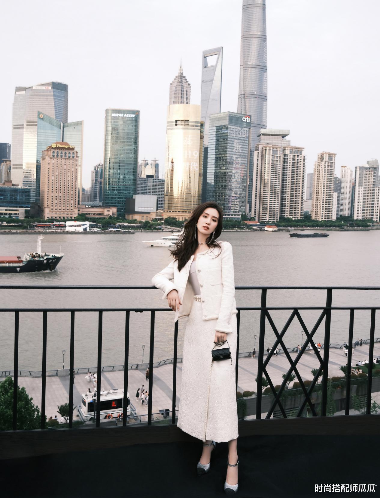 时尚搭配师瓜瓜|?刘诗诗状态大不如前了，穿白衬衫气质不俗，但法令纹暴露真实情况