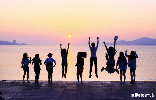 凌晨妈妈育儿|“一到寒暑假就崩溃，家中没人看孩子”，家长建议：取消假期吧