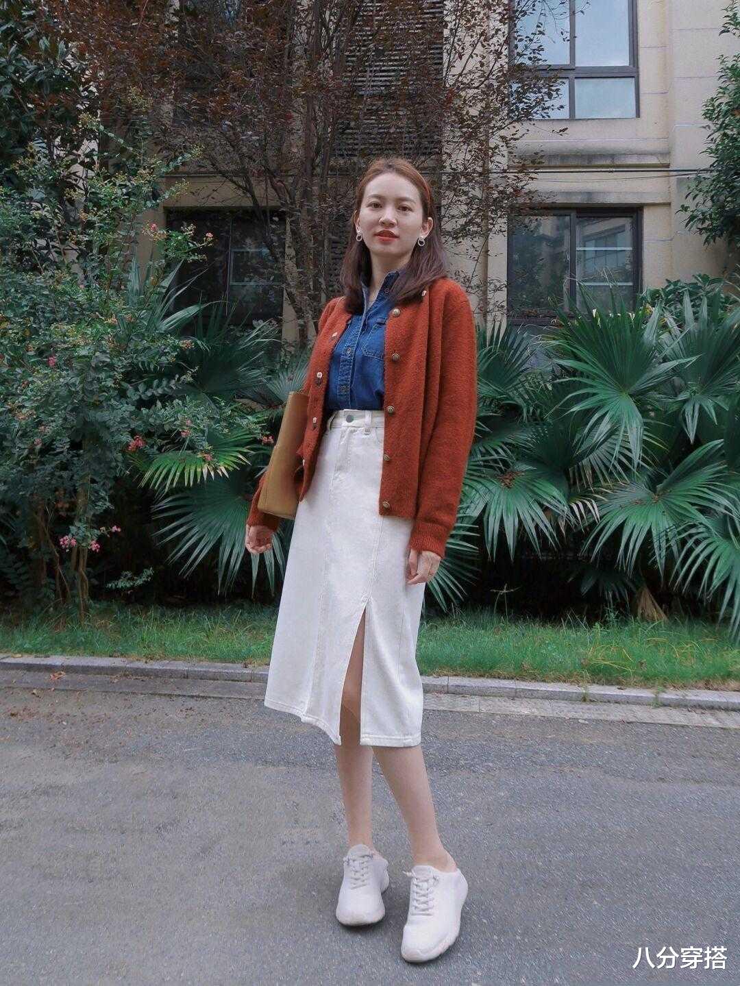 八分穿搭|秋天，“半身裙”的高级穿法是这样的，配针织衫温柔优雅，真美
