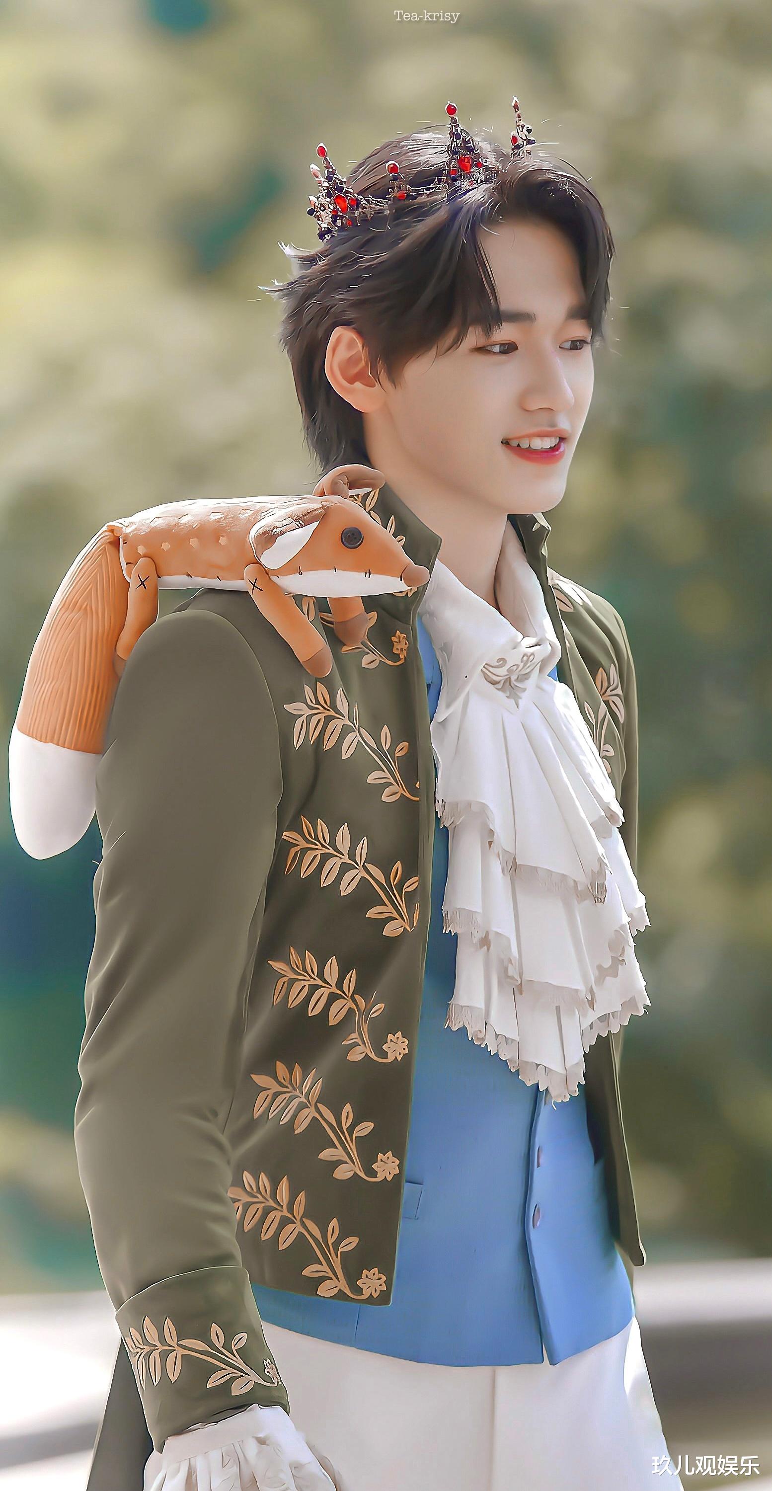 宋亚轩|宋亚轩吐露心声，被黄子韬无情夺笋，看见偶像的那一刻泪流不止