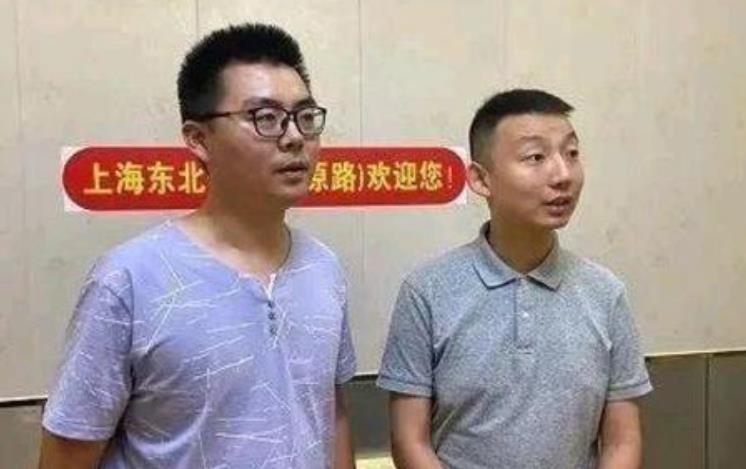 杜新枝|闹矛盾了？杜新枝对亲儿媳熊磊不管不顾，回老家与粉丝开心聚会