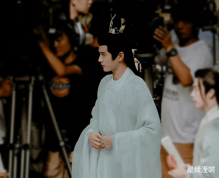 克里斯汀·斯图尔特|《重紫》刚杀青，徐正溪又一新剧开机，女主是人气不输杨超越的她