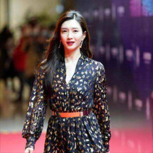 徐冬冬|不看年龄，她们的皮肤在众多女星中是顶尖的存在，颜值都自带优势