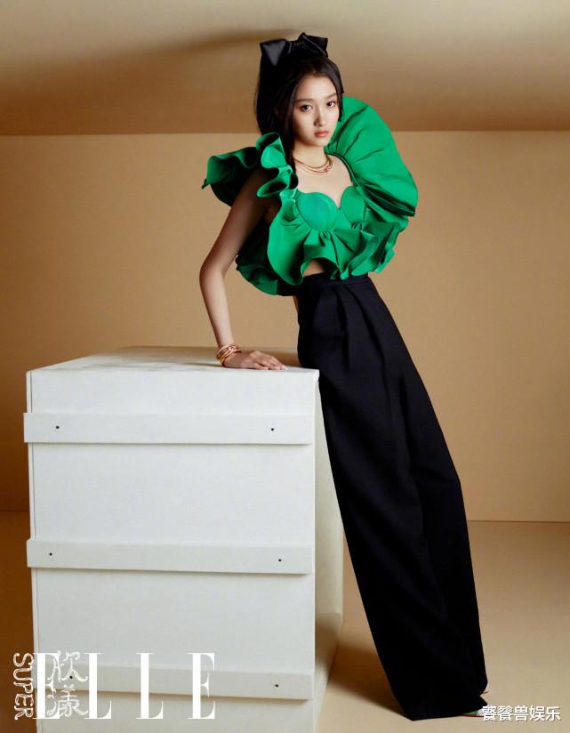 我的室友是九尾狐|关晓彤拍封面，95后花旦大胆挑战成熟风，时尚表现力仍有待提升