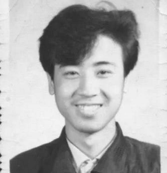 张嘉益|年轻时灰容土貌，老了却风格儒雅，这8位男星“越老越有味”