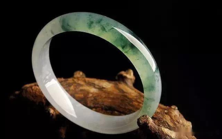 翡翠|翡翠的“生长纹”,可不是瑕疵,千万别把它和裂纹搞混了