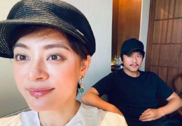 孙俪|邓超孙俪高调现身游戏城，打打闹闹如热恋般甜蜜，引众人围观拍照