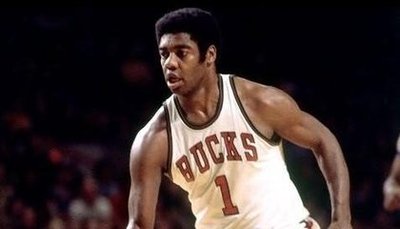 詹姆斯·哈登|1240分！哈登僅差3場刷新籃球之神紀錄，成歷史第一后衛