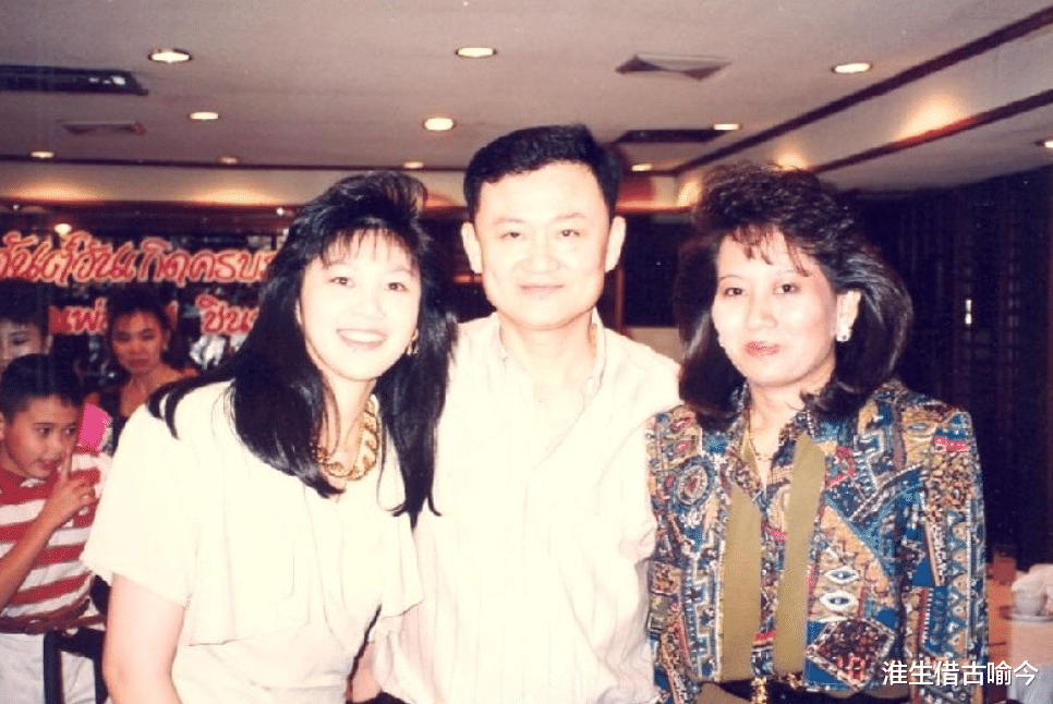 老挝|华裔泰国最美前总理英拉：未婚却被男友宠爱26年，在中国当董事长