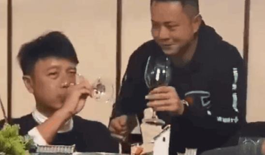 李克勤|为还每月60万的房贷，李克勤拼命赚钱，饭局被灌酒难掩疲态