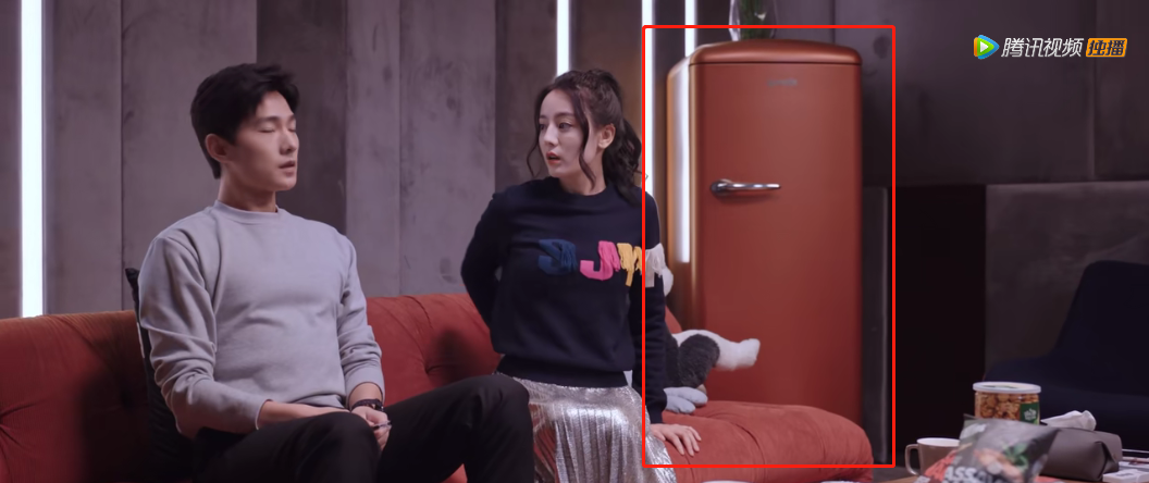 迪丽热巴|迪丽热巴新剧“半个亿”大平层太壕！400㎡陈列100万家具拉满！