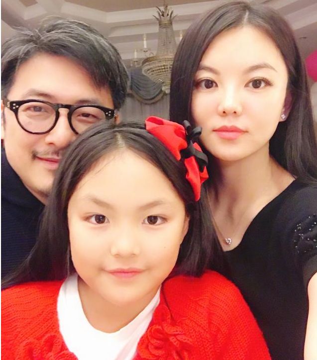 |李湘晒出女儿的照片,王诗龄瘦身后气质出众,现已出落得非常优秀