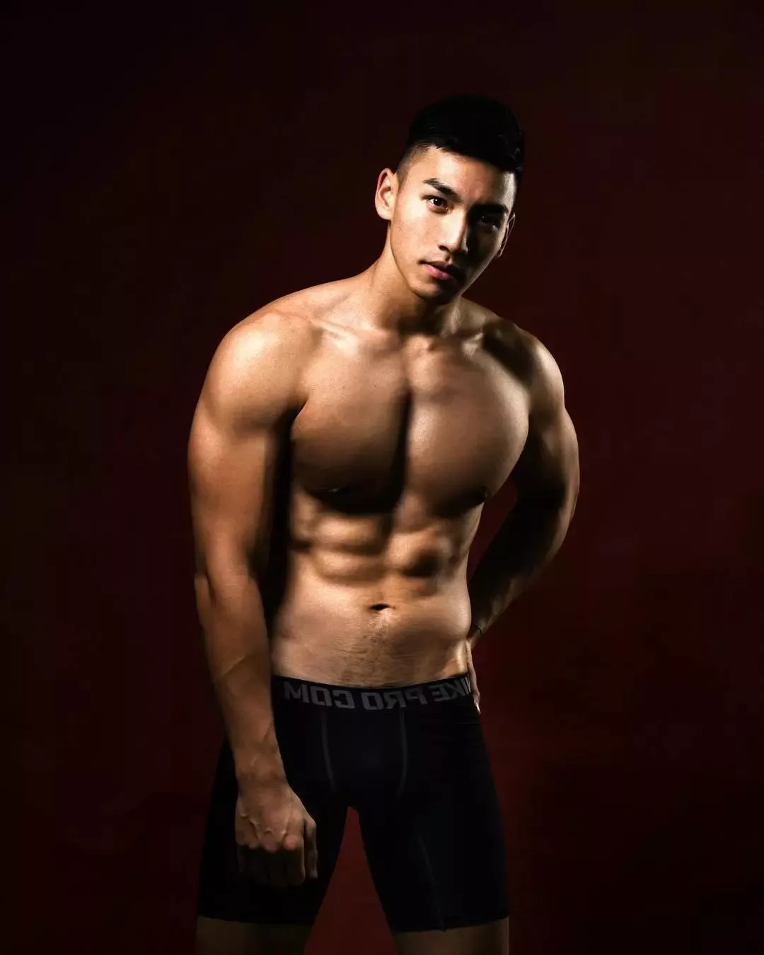 帅哥|六位肌肉帅哥可以做你“一日男友”，你会选谁？