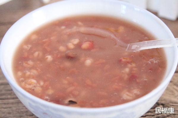 雄激素|女性长小胡子是怎么回事？