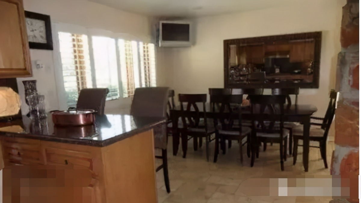 王宝强|王宝强美国的豪宅公开，占地面积1500多平，装修却有点一言难尽