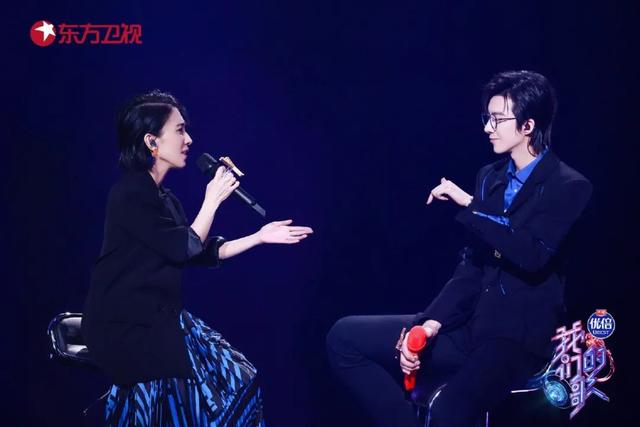 戴佩妮|出道21年的她，如今重新“营业”了