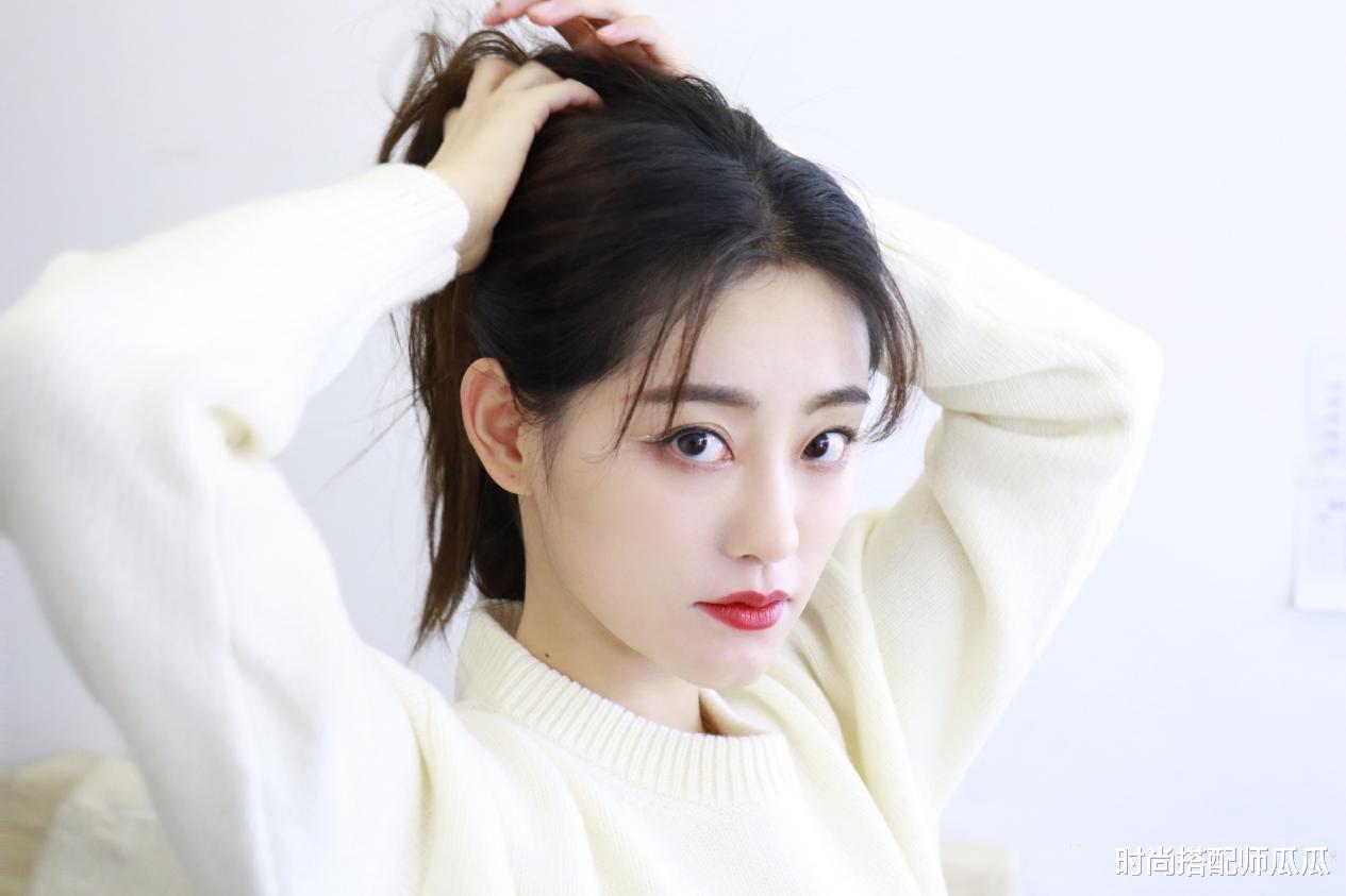 发型|祝绪丹被发型“坑”了，厚刘海配上紧身牛仔衣，气质全无还有点土