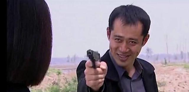 单依纯|他靠《康熙王朝》结束跑组生涯，帮忙客串《重案六组》，意外走红