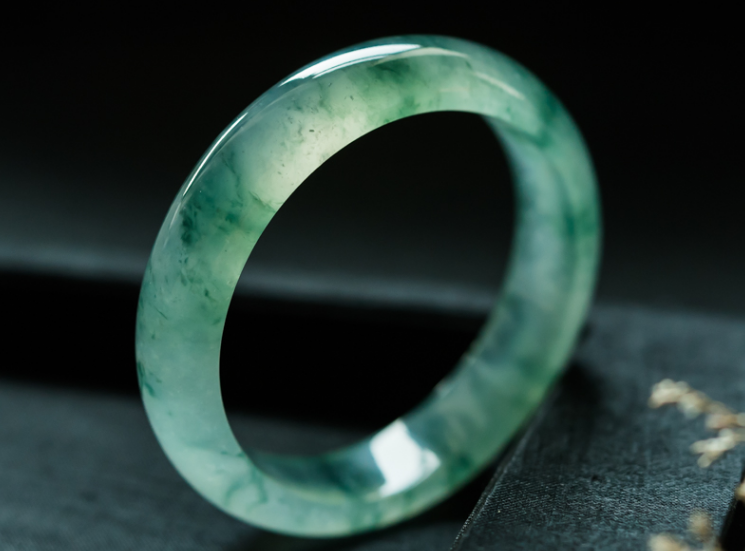 哈轩翡翠|不管是小户的妻,还是大户的妾,古代女子都讲究“无镯不成婚”。