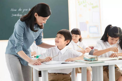 欣妈的育儿日记|“老师，睡着了吗？”凌晨一点，宝爸的一条消息，家长群瞬间炸锅