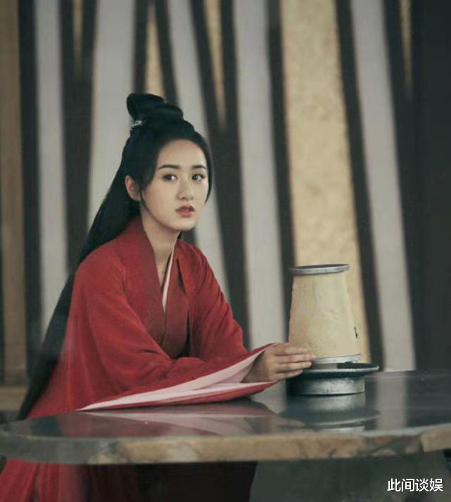 张馨予|袁冰妍《倾城亦清欢》红衣造型曝光，与红衣适配度太高！