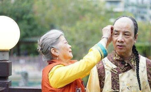 多尔衮|活在当代的清朝王爷：留长辫穿黄袍，为皇室血脉纯正选择近亲结婚