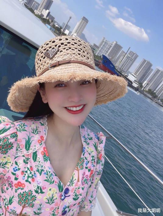 金莎|金莎自曝海上照片,网友牵线阎鹤祥,希望两人在一起,评论区炸了