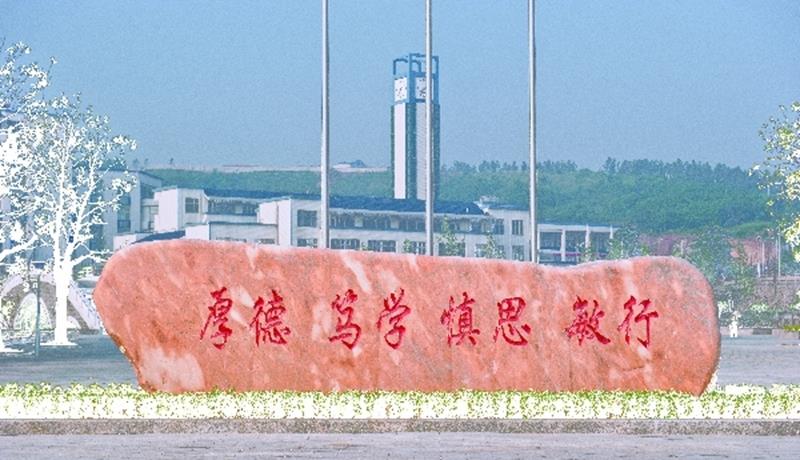 吴洪娜聊说育儿|大二女生在学校坠亡家长索赔140万,校方称女生有抑郁症,只出7万