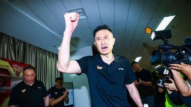 常智茹聊时尚|杜锋要培养徐昕成空间型中锋 韩德君式传统内线已不适应现代篮球