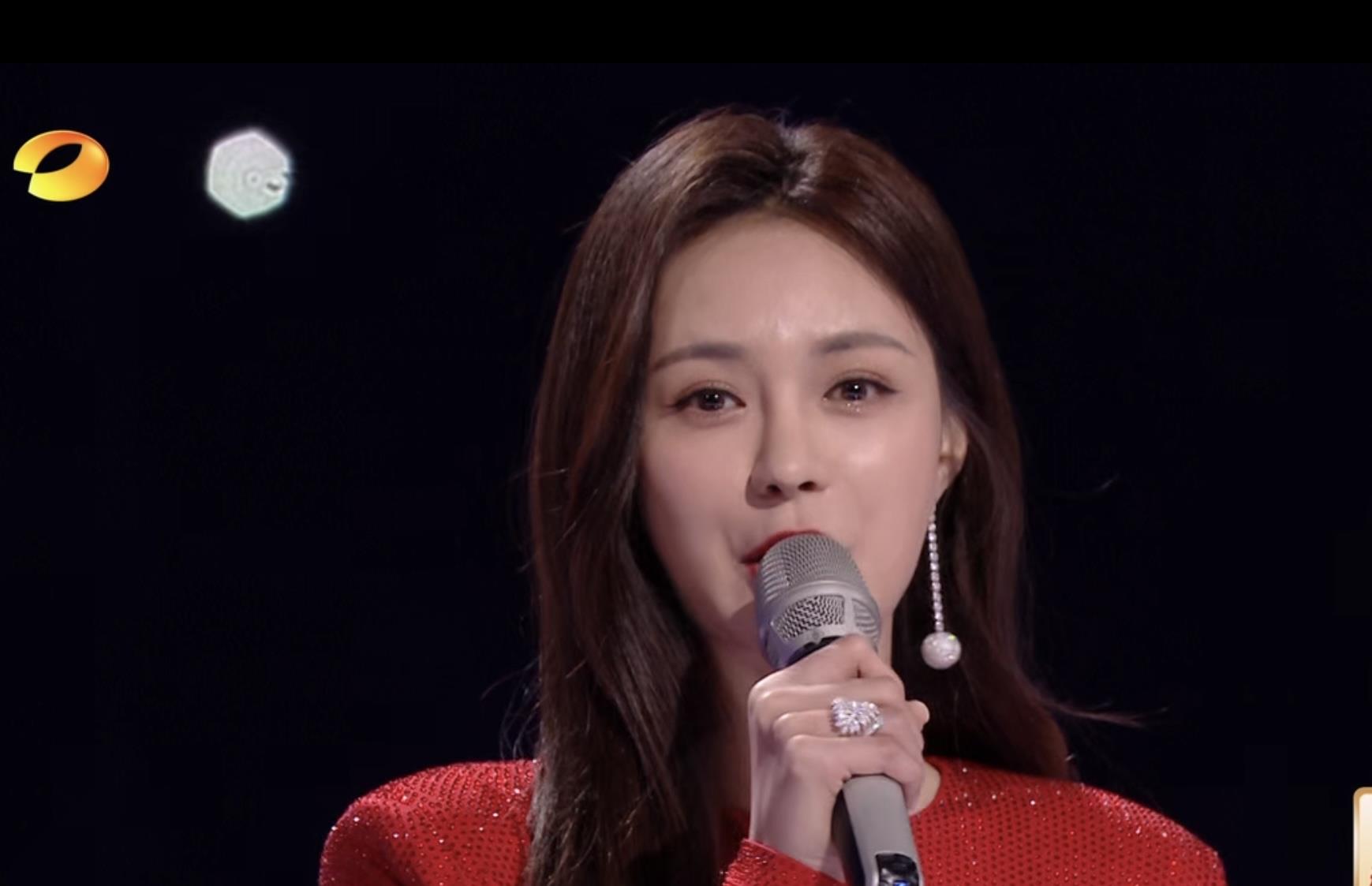 芒果台|芒果台跨年晚会质量提升，14位主持人全程脱稿，稳住大台面子