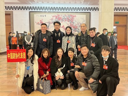 刘昊然|38岁丫丫24岁昊然，合照又美又帅，网友：昊然果判给了丫丫