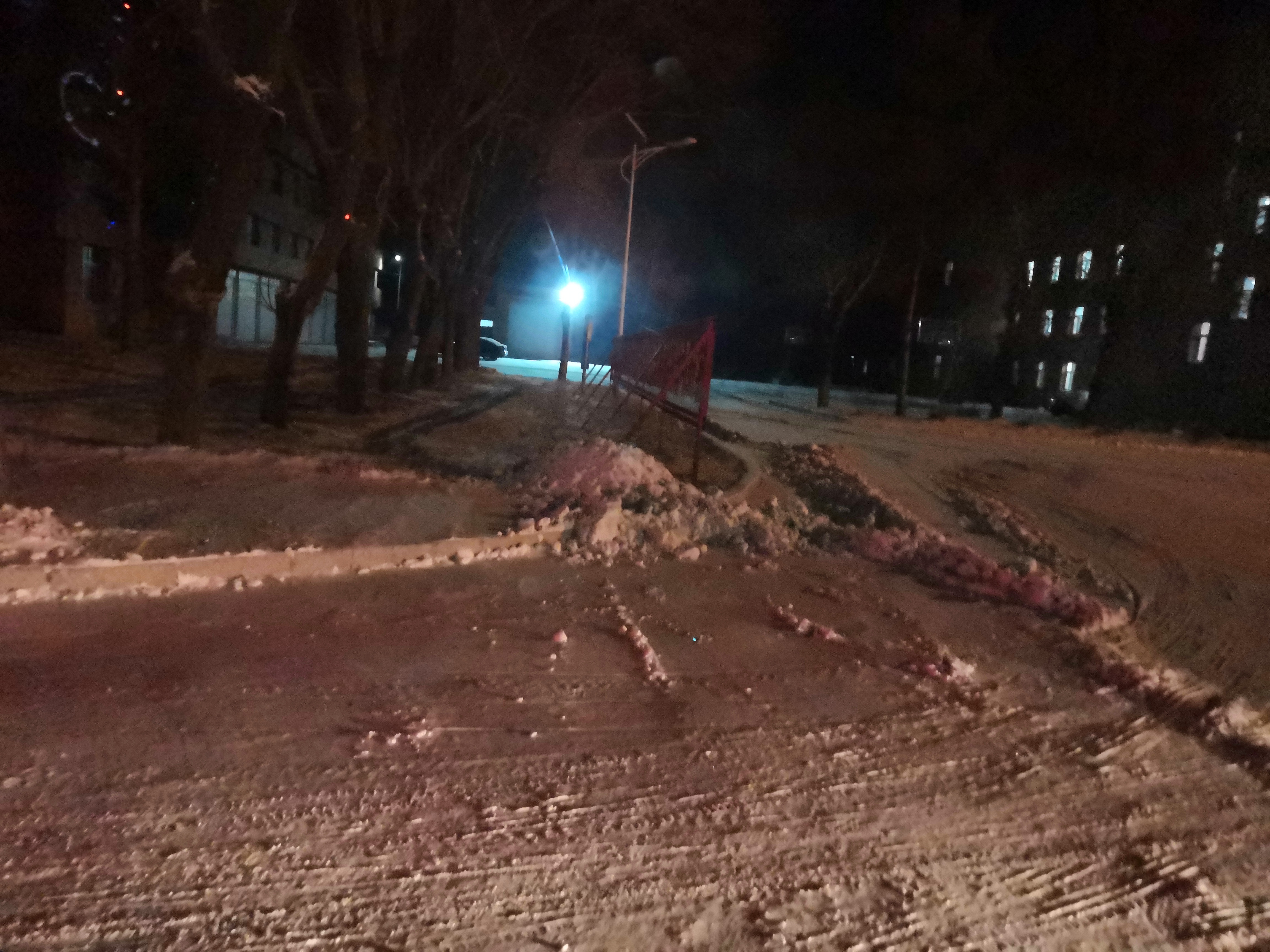 szfreeman 来鹤城遭遇大雪，晚上仔细听，还能听到雪飘落的声音