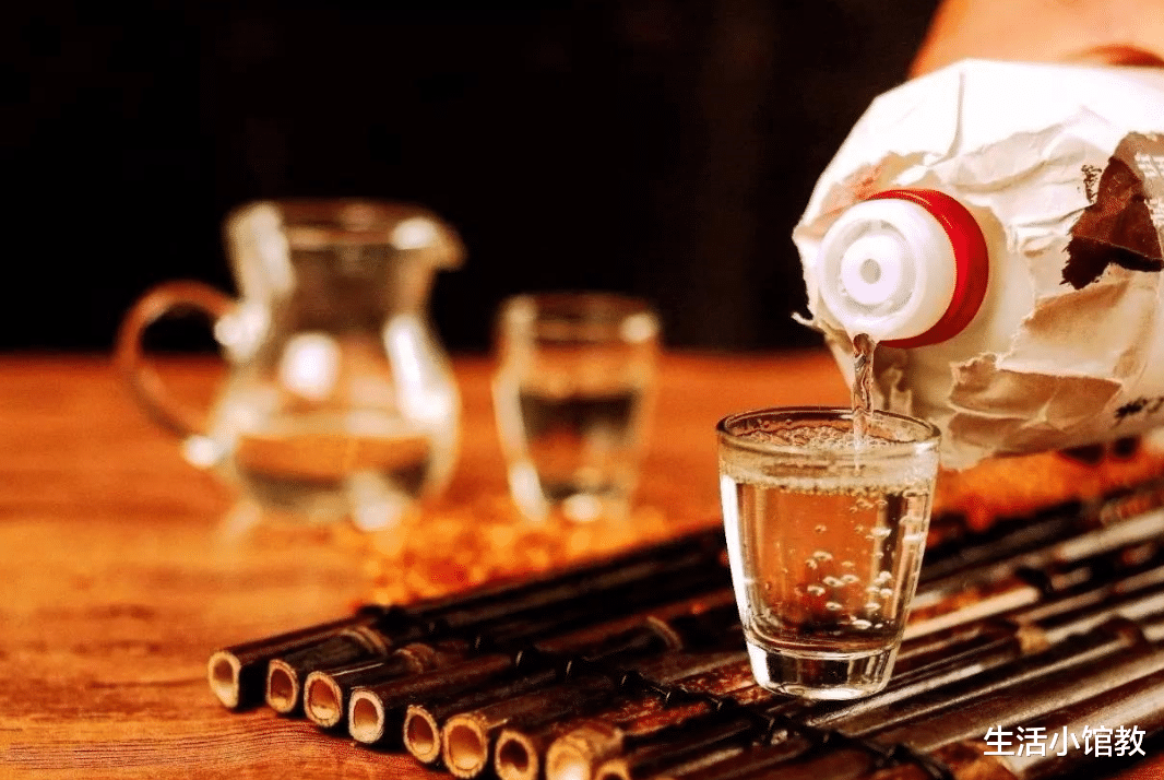 宋茜|酒局上偶遇领导，到底该不该主动买单？职场“元老”都在做这3点