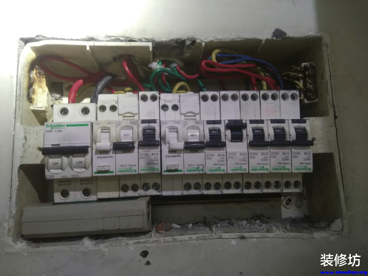 电路安全很重要，入住新房前，记得做好电路验收，不要忽视细节